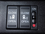 運転席からもスライドドアを楽々操作でスピーディーに!またスマートキーでも開閉できるので便利です。