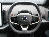 ボルボの運転席です。とても握りやすくストレスのないハンドリングをお約束。