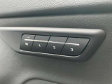 【メモリー機能】最大3名様まで、シートポジションを記憶していただきます。自分のポジションを素早く戻せるのはとても助かる機能ですね。