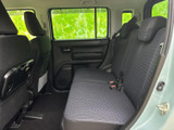 開放感のある室内空間で、リラックスしたドライブを楽しめます。運転に必要な情報を直感的に確認できます。