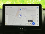 目的地設定も簡単。わかりやすい地図表示で、スムーズなナビゲーションをサポートします。ドライブ中の不安を解消し、快適な移動を約束します。