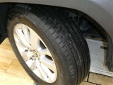 タイヤ残り溝もバッチリ!溝が少ないとスリップしたりブレーキ時の制動距離が長くなってしまいます。交換までまだまだ余裕があるのは経済的にも助かります。