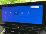 お気に入りの音楽やラジオを気軽に楽しめます。TVやUSB接続など、多彩なソースに対応し、快適なドライブを演出します。