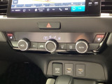 運転席と助手席にシートヒーターが付いています☆寒い時期に腰周りを温めてくれるので体全体が温まりやすいのは勿論、暖房と違い顔に風が当たらないので、乾燥肌やドライアイの方でも大丈夫☆