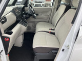 運転席からの視界は良好。操作しやすい配置で、安全運転をサポートします。