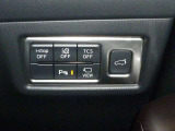 【パーキングセンサー】障害物などが車両に近づいた際に、音と画面表示にてお知らせしてくれます。警告音も段階的に鳴ってくれるので、どのくらいの近さなのか感覚的に察知することが出来ます♪