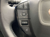 運転中、オーディオの操作をしてて、ハッとしたことはありませんか?ステアリングスイッチは、運転中でもハンドルでオーディオの操作が可能です。安全なドライブをサポートします。