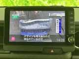 停車中にテレビや動画を楽しめる機能が備わっています。休憩時間や待ち時間にリラックスできますね。