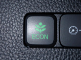 ★ECONスイッチ★ エコドライブを加速しよう!スイッチをONにすると、運転の仕方によるロスを抑え込み燃費をよくするようクルマが頑張ります(*^ー^*)燃費向上にチャレンジ♪