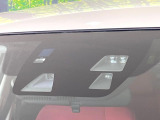 【スマートシティブレーキサポート】低速走行中に前方の車両等を認識し、衝突しそうな時は警報とブレーキで衝突回避と被害軽減をアシスト。より安全にドライブをお楽しみいただけます。