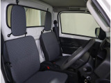 視点が高い運転席は、安全運転の手助けをします。