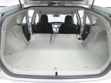 【シートアレンジ可能】ゆとりあるワイドな車内空間は、ドライブを始め買い物やレジャーなど、幅広く活躍します。一人でもみんなとでもお出かけを楽しみましょう!