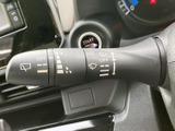 握りやすいステアリングは、運転操作を快適にします。オーディオやハンズフリー通話の操作もステアリングから可能です。