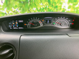 視認性の高いメーター類が、運転に必要な情報を的確に伝えます。運転状況を一目で把握できるので、より安全な運転をサポートします。