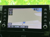 高精細な地図画面で、目的地までスムーズに案内します。運転に集中しながら、快適なナビゲーションを楽しめます。安全運転をサポートします。