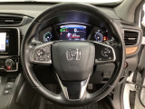 ハンドルにHondaセンシング系のクルーズコントロールやレーンキープアシストなどのスイッチと、オーディオの操作スイッチが装備されています。ハンドルから手を離さず安全に操作できます。