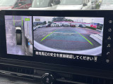 車を真上から見ているように、周囲の状況を把握しながら安心して駐車が行えるアラウンドビューモニター!