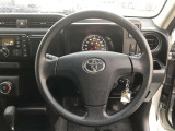 ハンドルは、車を運転する上で、ずっと握っている重要なパーツです。 手にフィットする物が、いいですよね♪