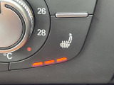 ●フロントシートヒーティング:運転席・助手席共に三段階で調節が可能なシートヒーターを装備しております。季節を問わず快適にご使用いただけます。