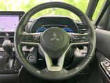 手に馴染むステアリングは、運転の楽しさを高めてくれます。操作性も良く、スムーズなハンドリングを実現します。