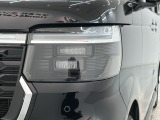 LEDヘッドライトは、点灯の瞬間から最大光量を発揮し、突然暗くなるトンネルなどでの安定感を高めます。