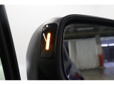 アイサイトセイフティプラス(運転支援)を標準装備。スバルリヤビークルディテクションが後側方の車両を検知し、ドアミラーの表示で注意を促します。