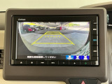 【バックカメラ】運転が苦手な方も車庫入れラクラクです!ギアをリバースに入れれば自動的に切り換わりますので、面倒な操作は不要です♪狭い駐車場もお車を傷つけず安心ですね!