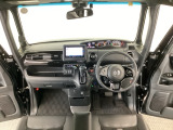 【前方視界】開放的な前方視界!運転がしやすく疲れにくいです♪窓が大きく、見通しがとっても良いおクルマですよ♪