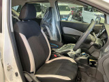 運転席は程よくホールド感のある形状をしておりますので、ロングドライブでも疲れにくくなっております。