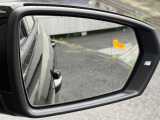 後方死角ゾーンの車両を検知してミラー先端のインジケーターが点灯。ドライバーに注意を促します。