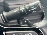 運転席の手元でシフトアップシフトダウンの操作が可能なパドルシフトを装備しています♪