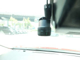 もしもの時に映像を記録する日産純正前後ドライブレコーダーが備わっています。