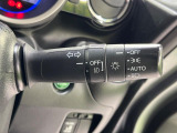 【オートライト】周りの明るさに応じて自動でヘッドライトの点灯・消灯ができる機能です!ライトの付け忘れ・消し忘れなどが無くなり、雨の日や夕方の走行も安心!トンネル通過時も便利ですね♪