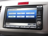 ナビゲーションは純正HDDナビを装着しております。AM、FM、CD、DVD再生、音楽録音再生、ワンセグTVがご使用いただけます。初めて訪れた場所でも安心ですね!
