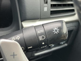 操作しやすいウインカーレバーで、安全確認をスムーズに行えます。オート機能も搭載で、より安全な運転をサポートします。
