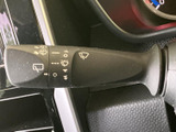 操作しやすい位置に配置されたウインカーレバーは、安全な車線変更をサポートします。直感的な操作で、スムーズな運転をアシストします。