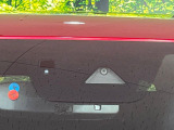 【i-ACTIVESENSE】走行中に前方の車両等を認識し、衝突しそうな時は警報とブレーキで衝突回避と被害軽減をアシスト。より安全にドライブをお楽しみいただけます。