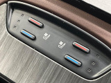 【シートヒーター&ベンチレーション】夏場は涼しい風でお尻や背中の熱やムレを防ぎ、冬はエアコンよりも早く温まってポカポカに!季節を問わず快適に過ごせます。