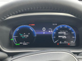 視認性の高いメーター類で、運転に必要な情報を的確に把握できます。運転に集中できる、シンプルで分かりやすいデザインです。