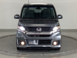 とっても明るいディスチャージヘッドライト(HID)です。 また、フォグライトもついています!