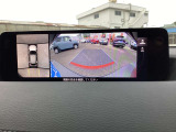 【360&deg;ビューモニター】お車の死角になる部分、いわゆる前方、左右、後方をカメラで疑似的に上から見下ろす格好でモニターに映します☆これで安心して運転に集中できますね☆
