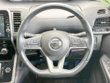 【純正革巻きステアリング】上質な革を使用することで、手にしっかり馴染みとても運転しやすいハンドルです♪