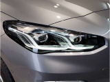 BMWのオートライトは積極的にライトをつけることにより、自車の存在を周囲に向けアピールいたします。それは安全性への配慮でもあります。