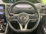 【純正革巻きステアリング】上質な革を使用することで、手にしっかり馴染みとても運転しやすいハンドルです♪