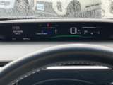 視認性の高いメーターで、運転に必要な情報をわかりやすく表示。運転状況を常に把握でき、安全運転をサポートします。スタイリッシュなデザインも魅力です。