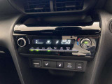 オートエアコンは温度を設定するだけで、自動で風量などを設定してくれます。運転しながら操作も必要ないので、安全性も向上します。