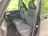 運転席からの視界は広く、運転操作もスムーズに行えます。使いやすい配置になっているので、運転に集中できます。
