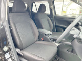 運転席まわりには十分なスペースがあり、大柄な方でもゆったり運転していただける環境です。