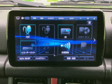 多彩な情報を表示するモニターで、ドライブがさらに楽しくなります。車両情報や設定変更も簡単に行えます。