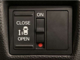 【片側パワースライドドア】片側がパワースライドドアになっており、運転席のスイッチやスマートキーでも開閉が可能です!開口部も広いので乗り降りも楽々♪